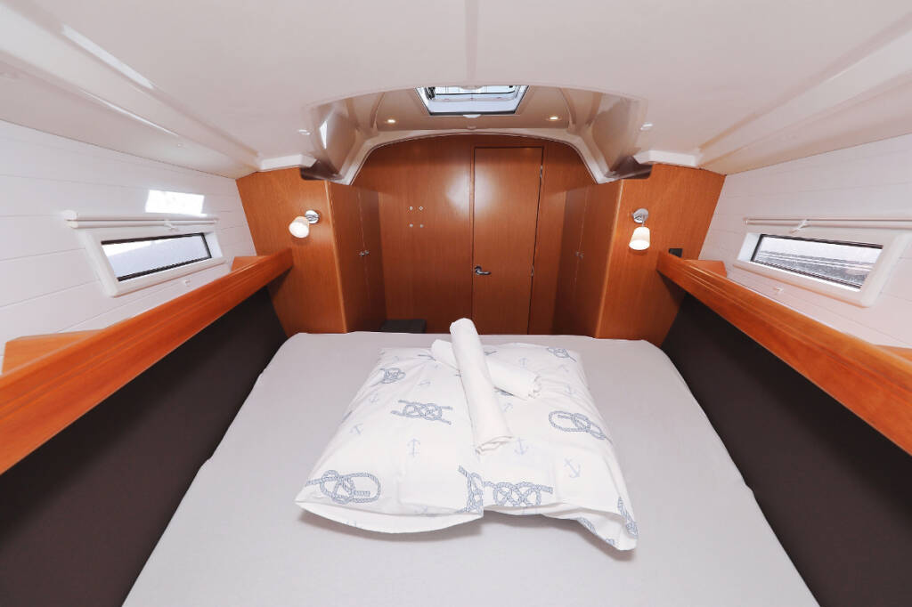 Sailing yacht Bavaria Cruiser 37 Sursulapitschi