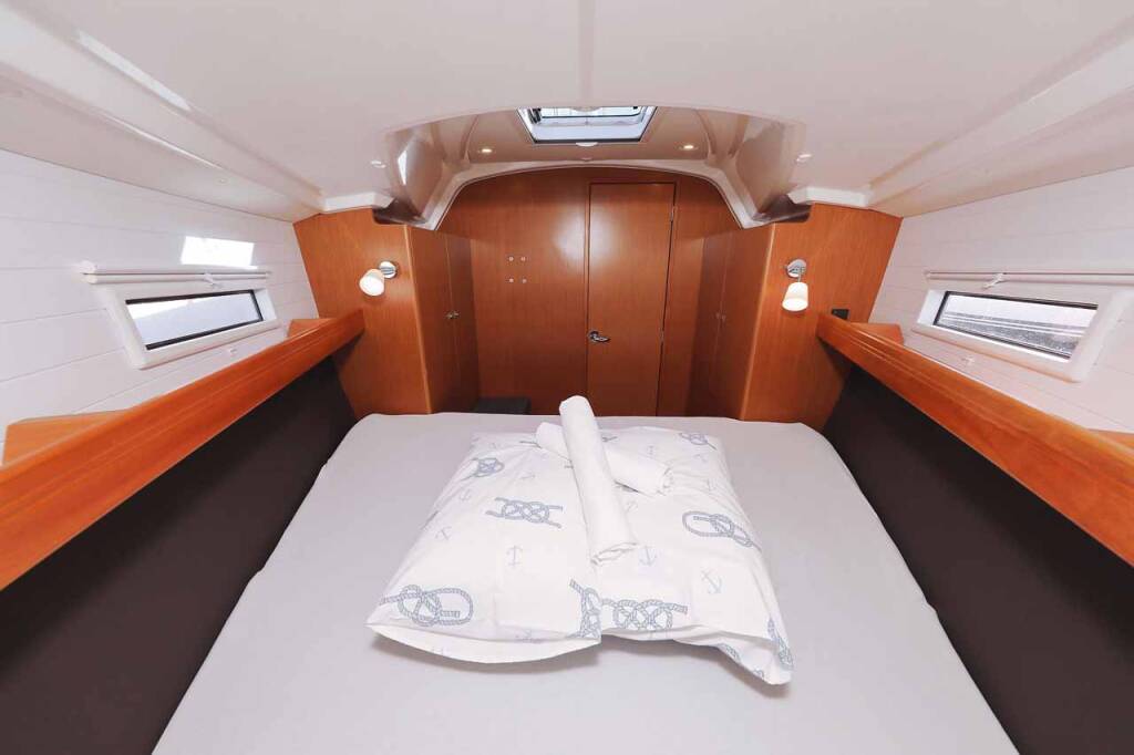 Sailing yacht Bavaria Cruiser 37 Sursulapitschi