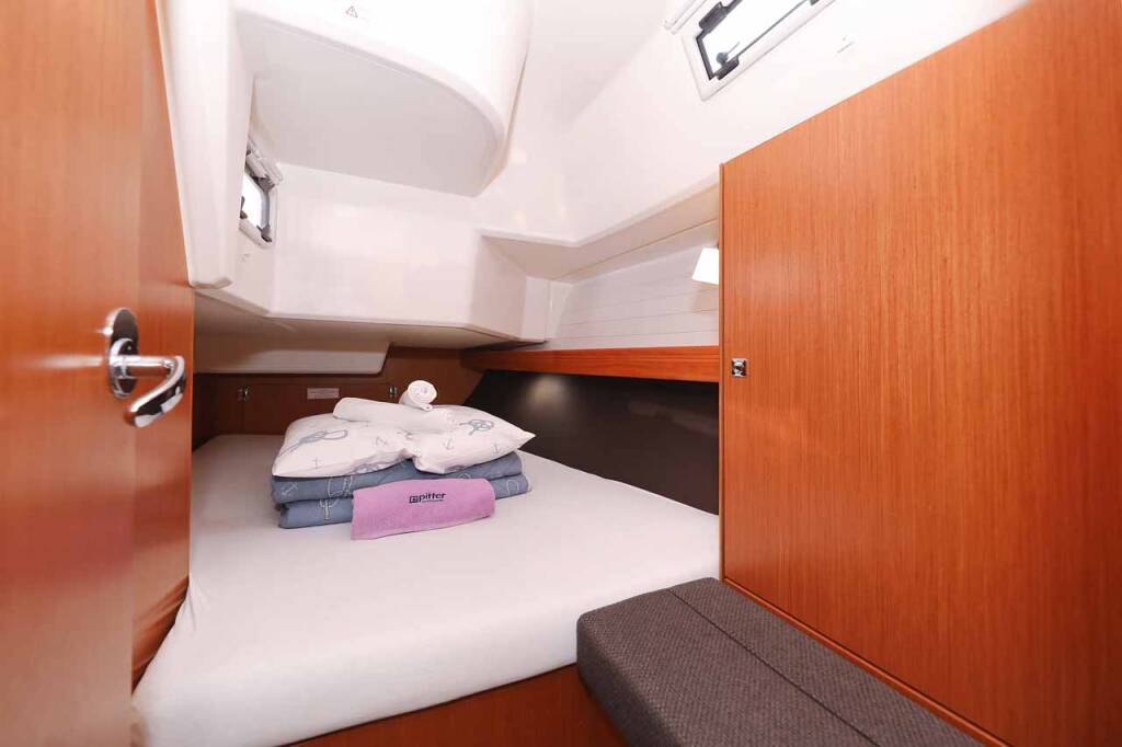 Sailing yacht Bavaria Cruiser 37 Sursulapitschi