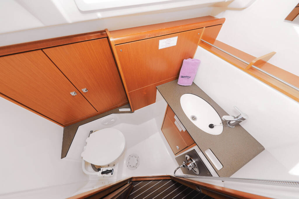 Sailing yacht Bavaria Cruiser 37 Sursulapitschi