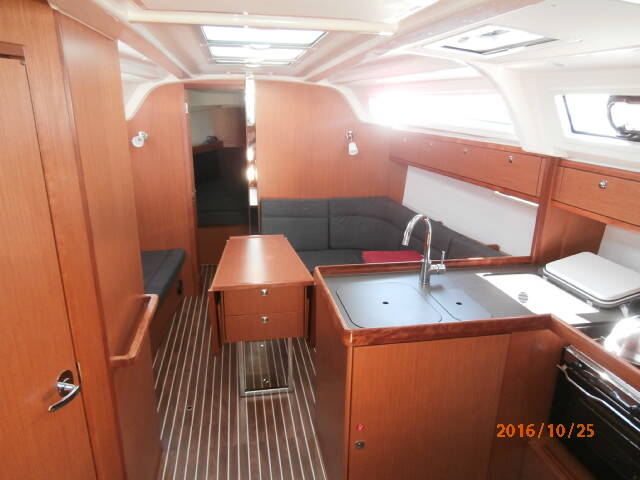 Sailing yacht Bavaria Cruiser 37 Mattina