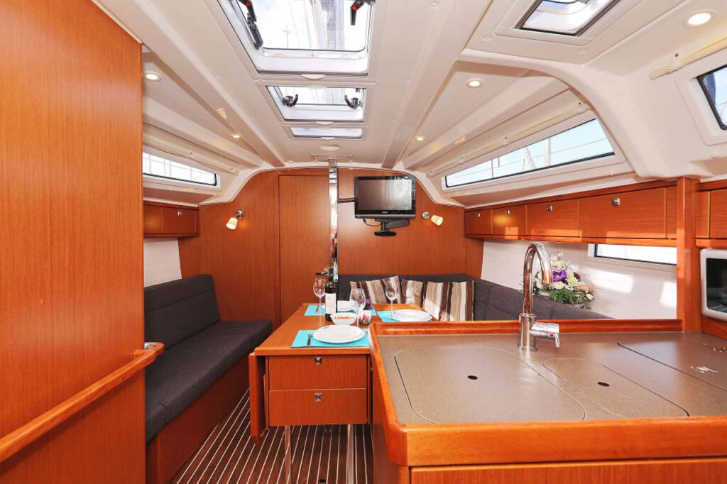 Sailing yacht Bavaria Cruiser 37 My Princess