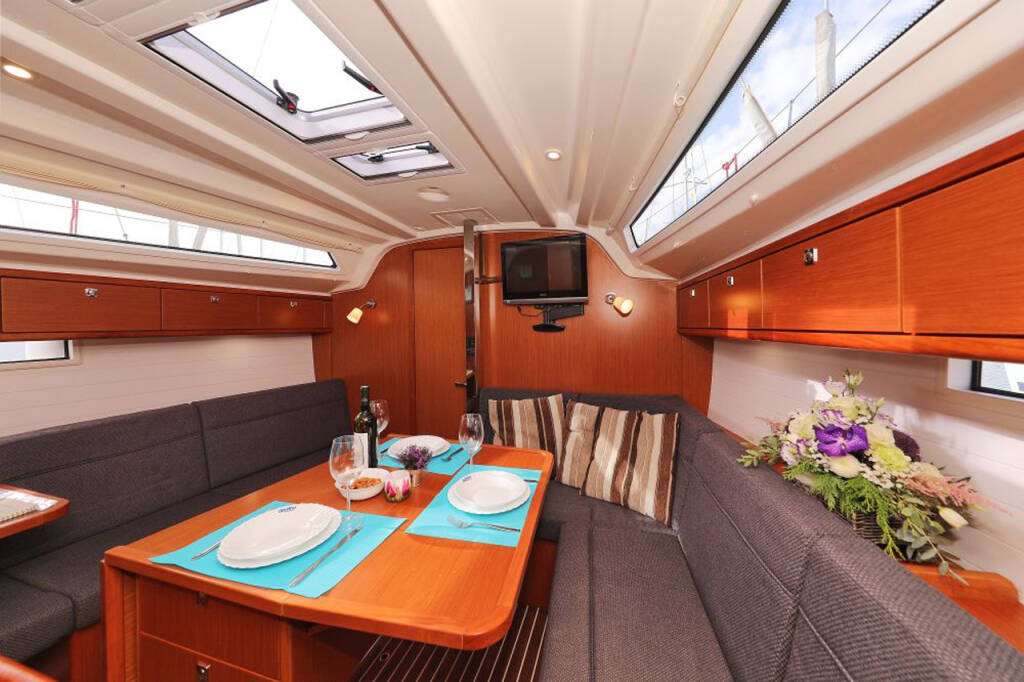 Sailing yacht Bavaria Cruiser 37 My Princess