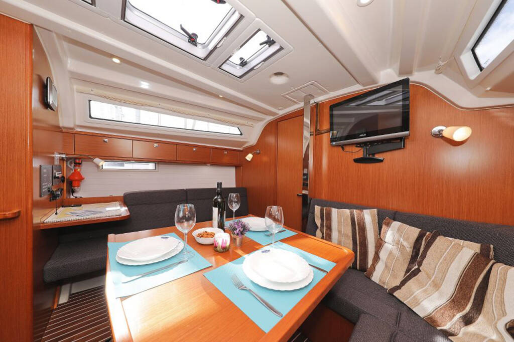 Sailing yacht Bavaria Cruiser 37 My Princess