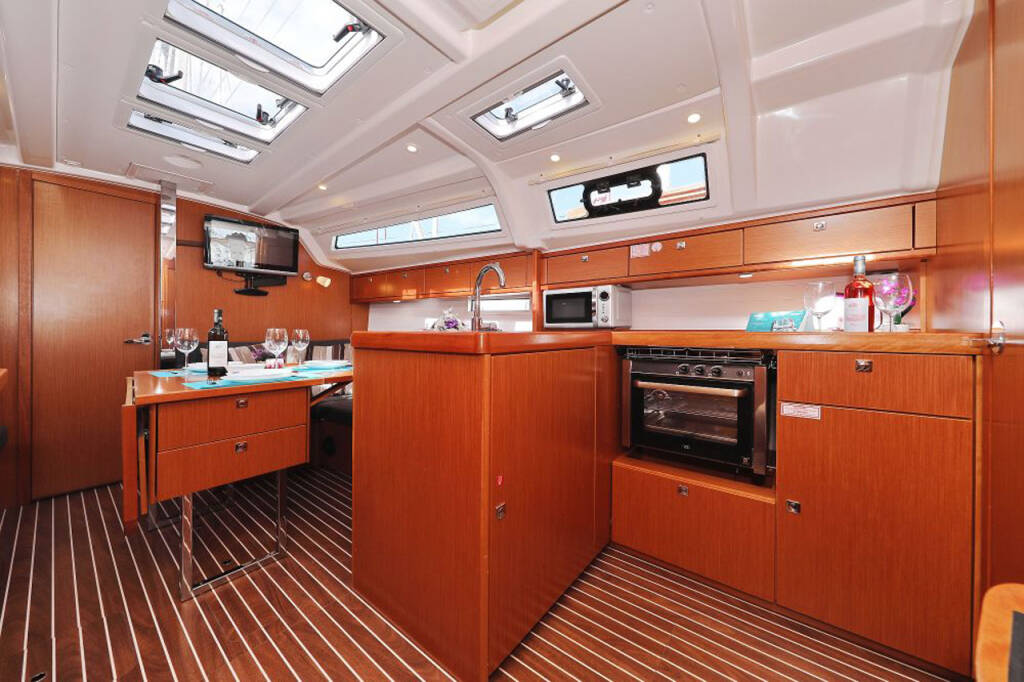 Sailing yacht Bavaria Cruiser 37 My Princess