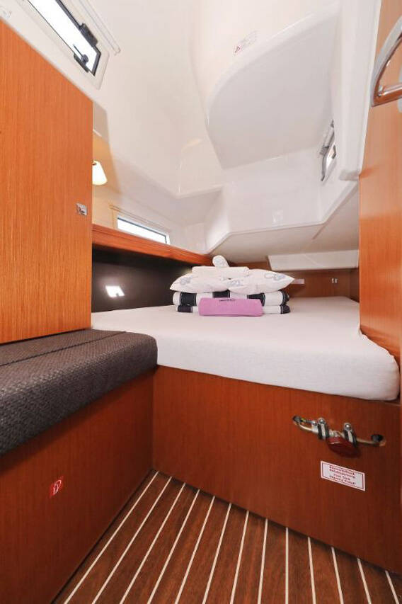 Sailing yacht Bavaria Cruiser 37 My Princess