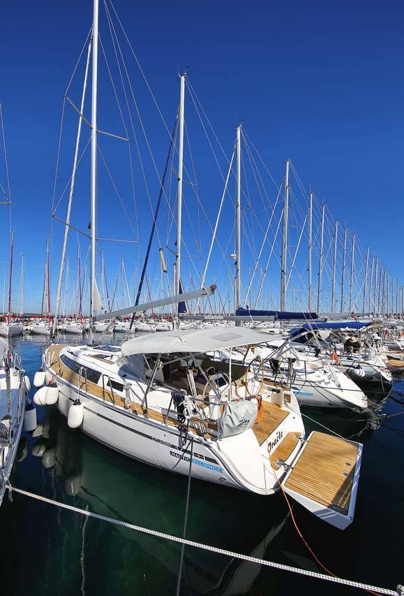 Sailing yacht Bavaria Cruiser 37 Oracle