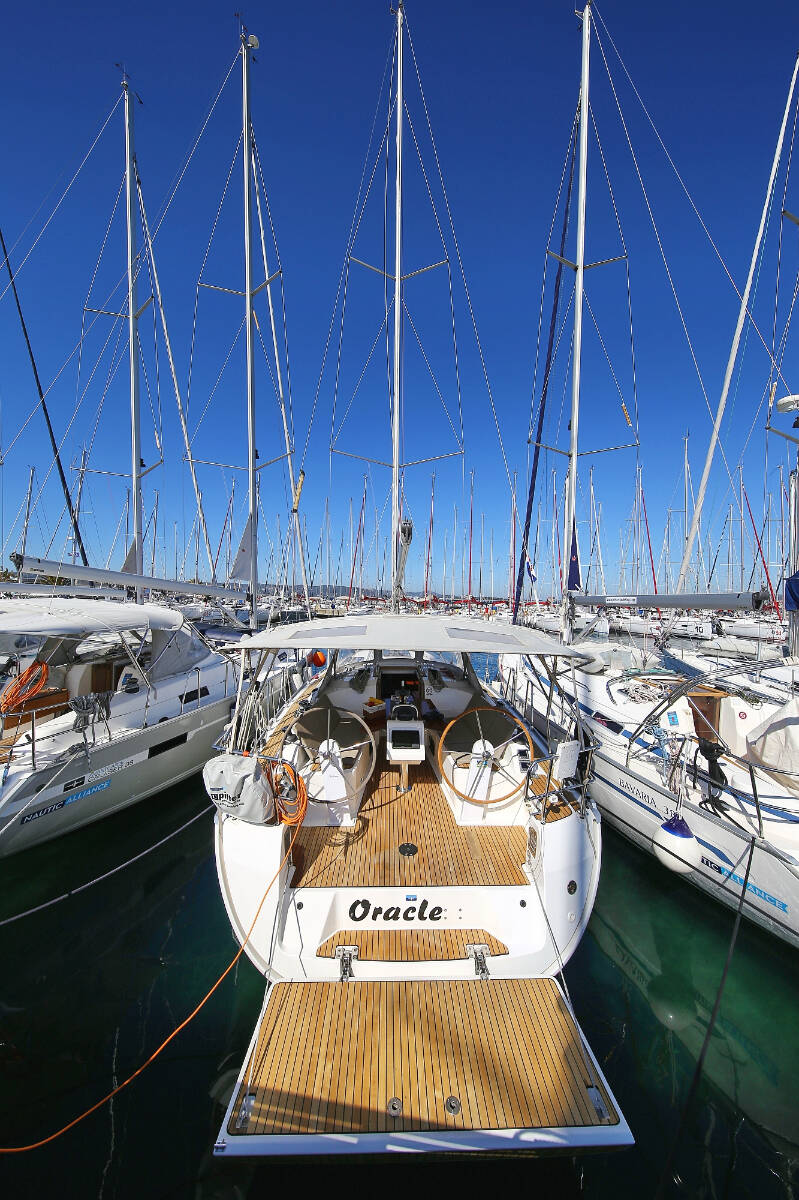 Sailing yacht Bavaria Cruiser 37 Oracle