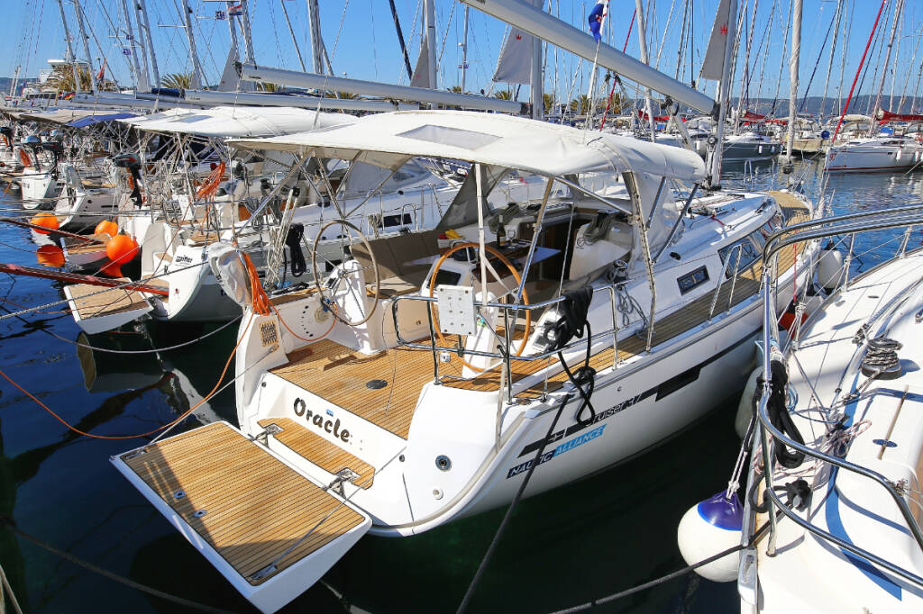 Sailing yacht Bavaria Cruiser 37 Oracle