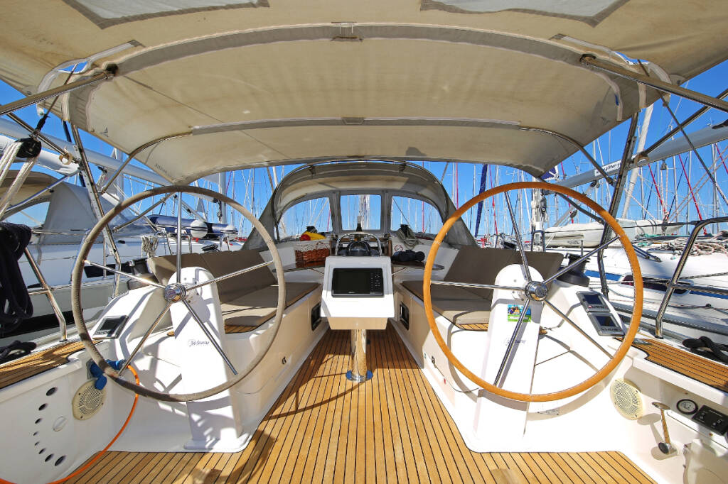 Sailing yacht Bavaria Cruiser 37 Oracle