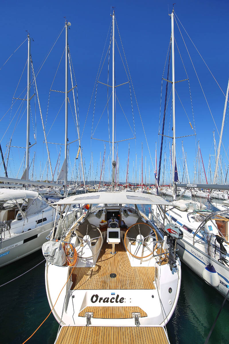 Sailing yacht Bavaria Cruiser 37 Oracle