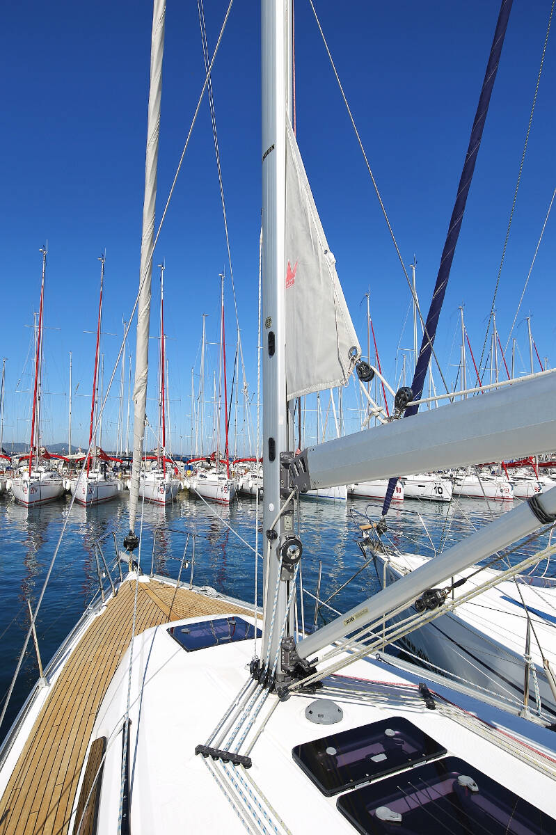 Sailing yacht Bavaria Cruiser 37 Oracle
