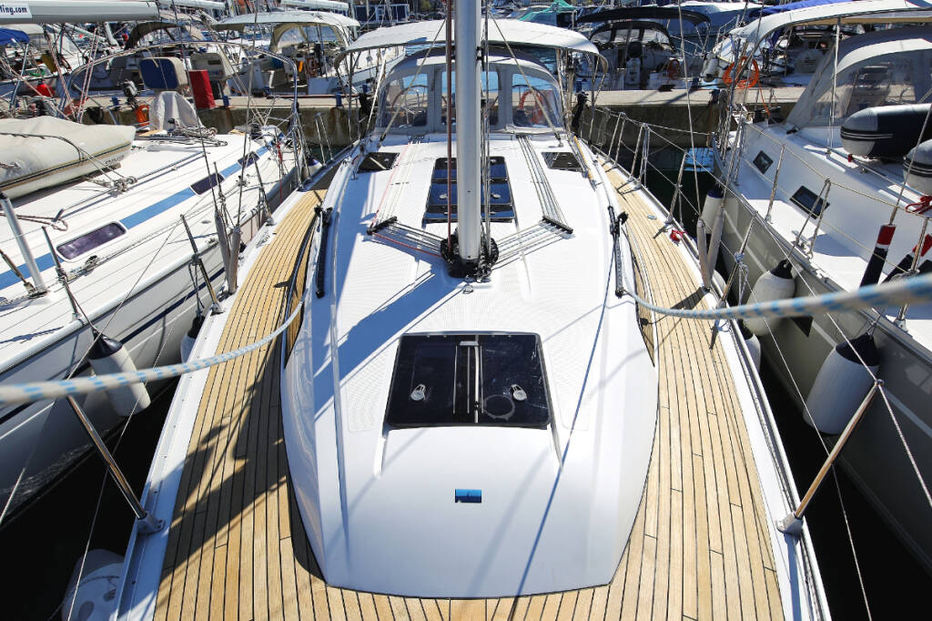 Sailing yacht Bavaria Cruiser 37 Oracle