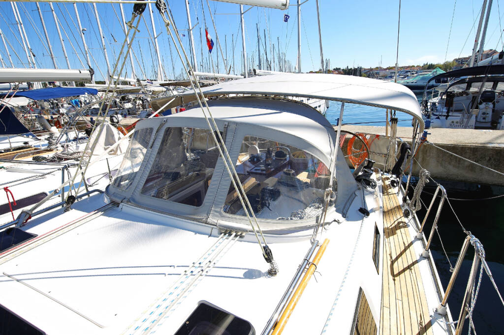 Sailing yacht Bavaria Cruiser 37 Oracle