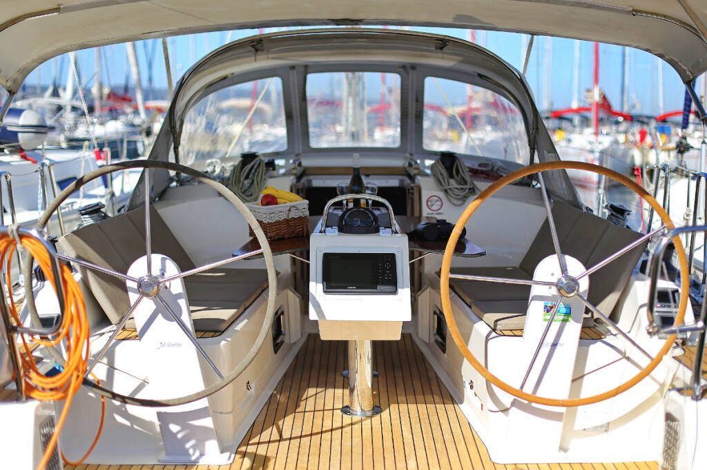 Sailing yacht Bavaria Cruiser 37 Oracle