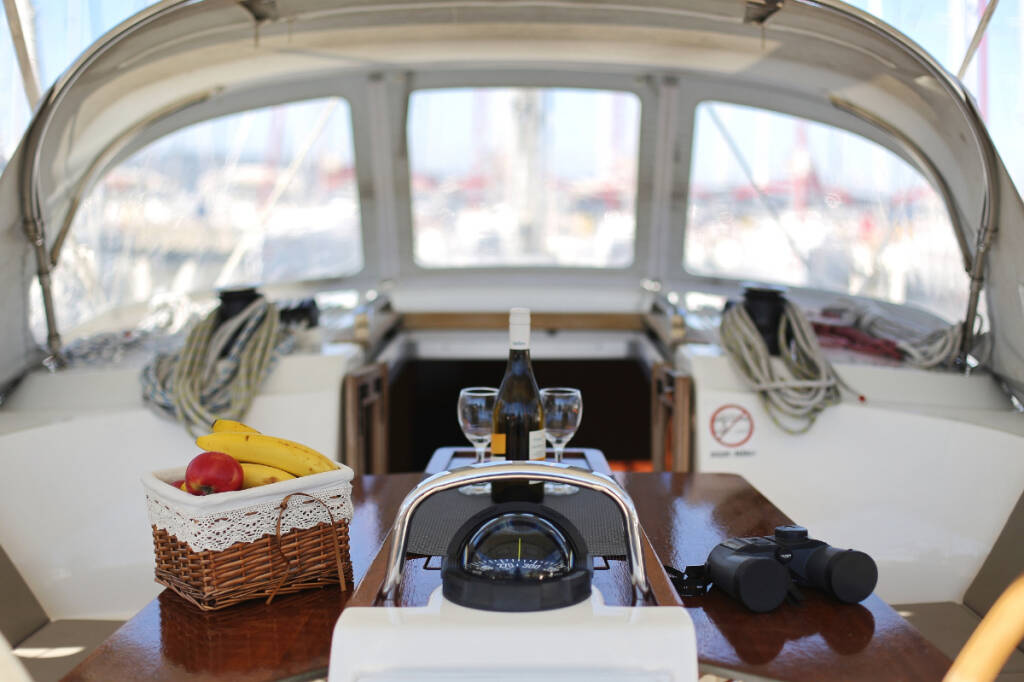 Sailing yacht Bavaria Cruiser 37 Oracle