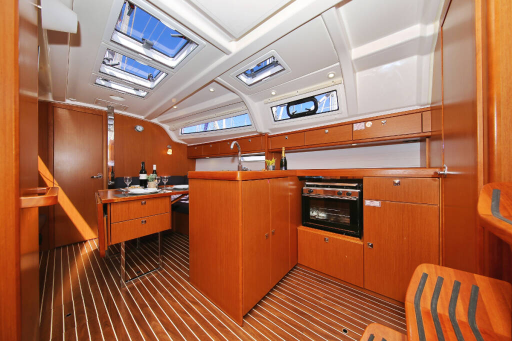 Sailing yacht Bavaria Cruiser 37 Oracle