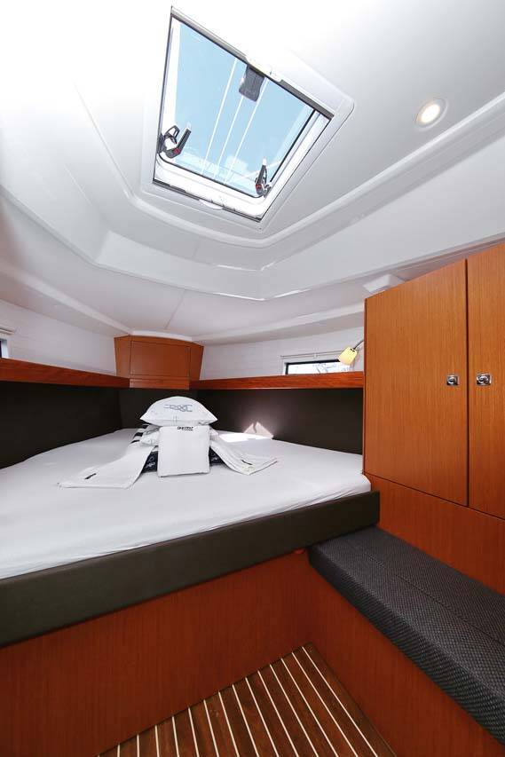 Sailing yacht Bavaria Cruiser 37 Oracle