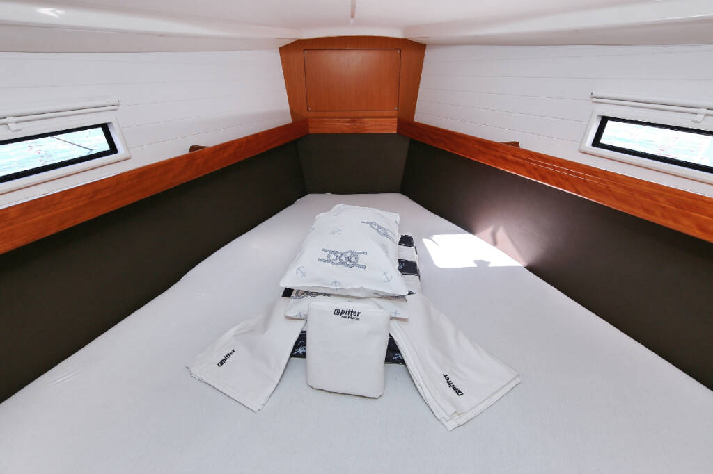Sailing yacht Bavaria Cruiser 37 Oracle