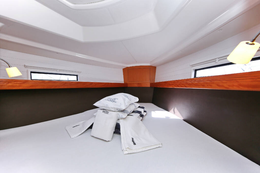 Sailing yacht Bavaria Cruiser 37 Oracle