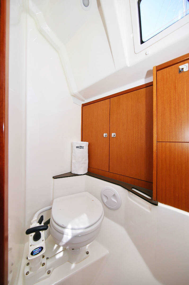Sailing yacht Bavaria Cruiser 37 Oracle