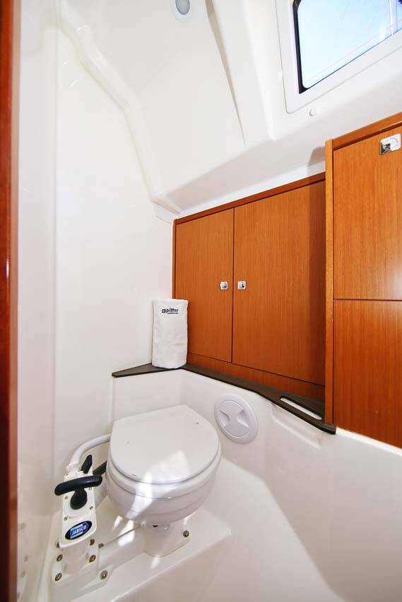 Sailing yacht Bavaria Cruiser 37 Oracle