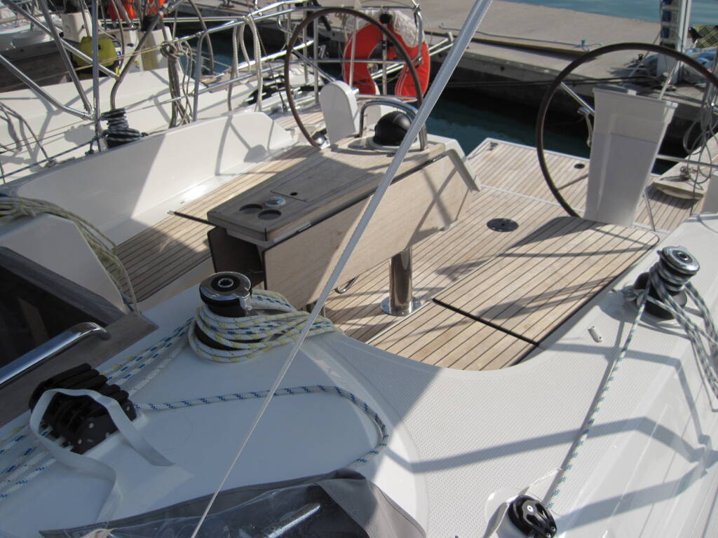 Sailing yacht Bavaria Cruiser 37 ECONOMY