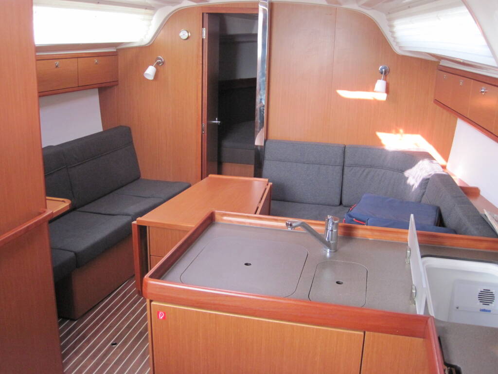 Sailing yacht Bavaria Cruiser 37 ECONOMY