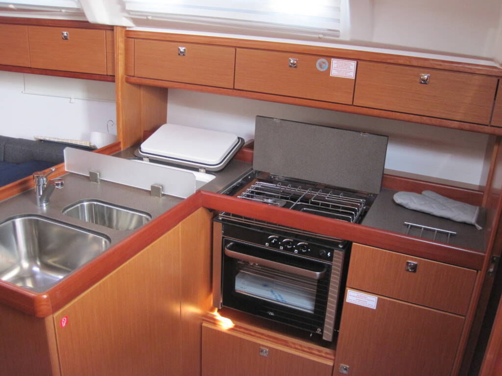 Sailing yacht Bavaria Cruiser 37 ECONOMY