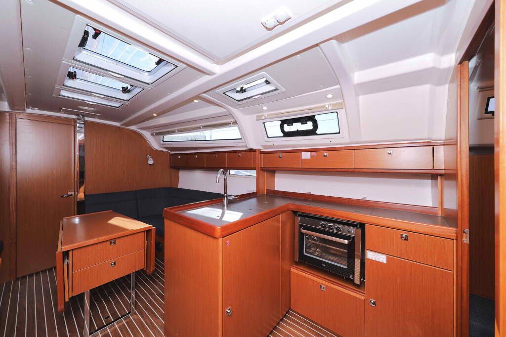 Segelyachten Bavaria Cruiser 37 ECONOMY