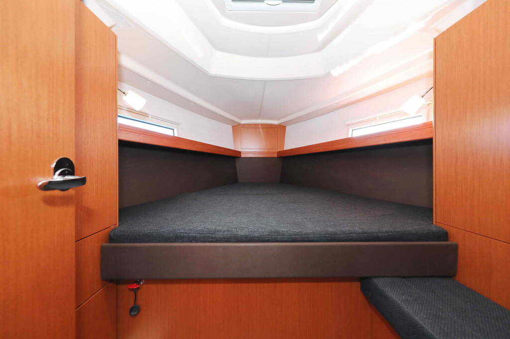 Sailing yacht Bavaria Cruiser 37 Lupe