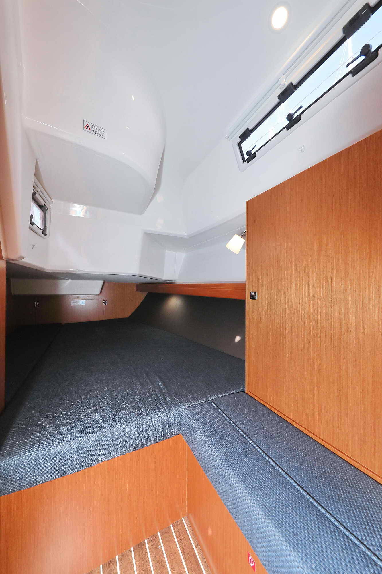 Sailing yacht Bavaria Cruiser 37 Lupe