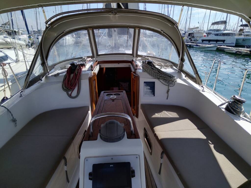 Sailing yacht Bavaria Cruiser 37 Sea Hope