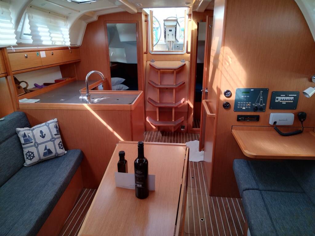 Sailing yacht Bavaria Cruiser 37 Sea Hope