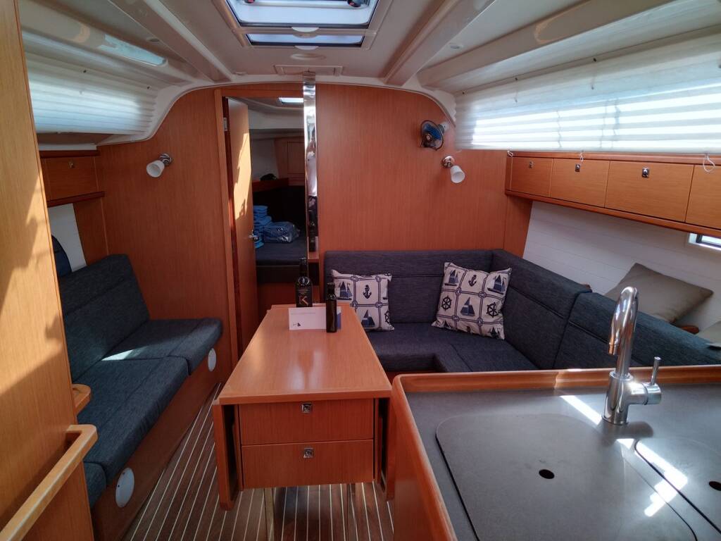 Sailing yacht Bavaria Cruiser 37 Sea Hope