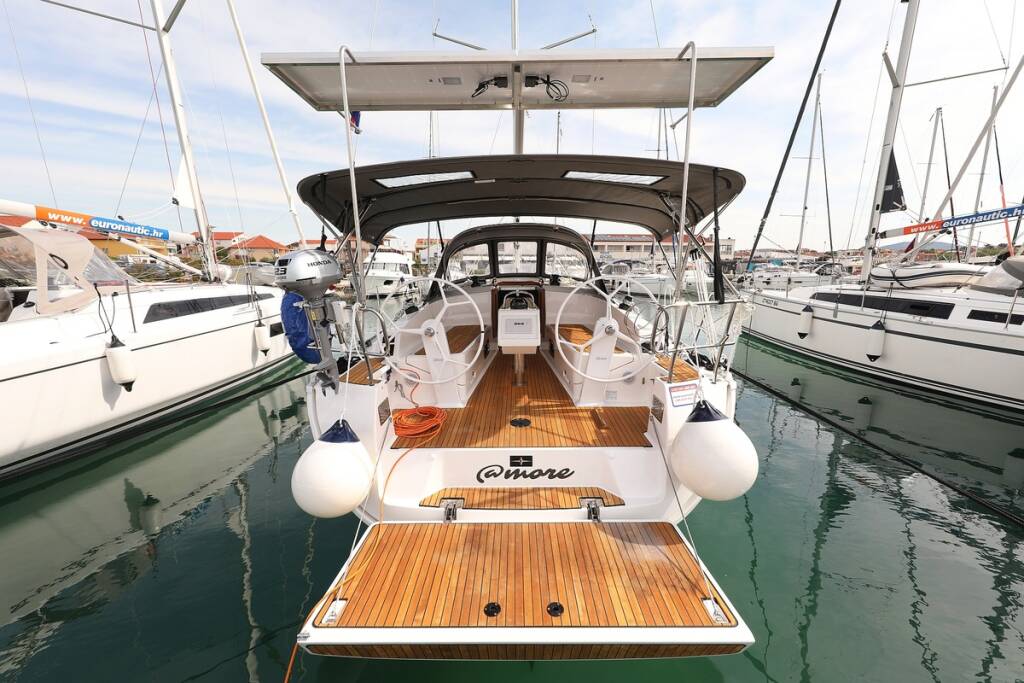 Sailing yacht Bavaria Cruiser 37 aMore