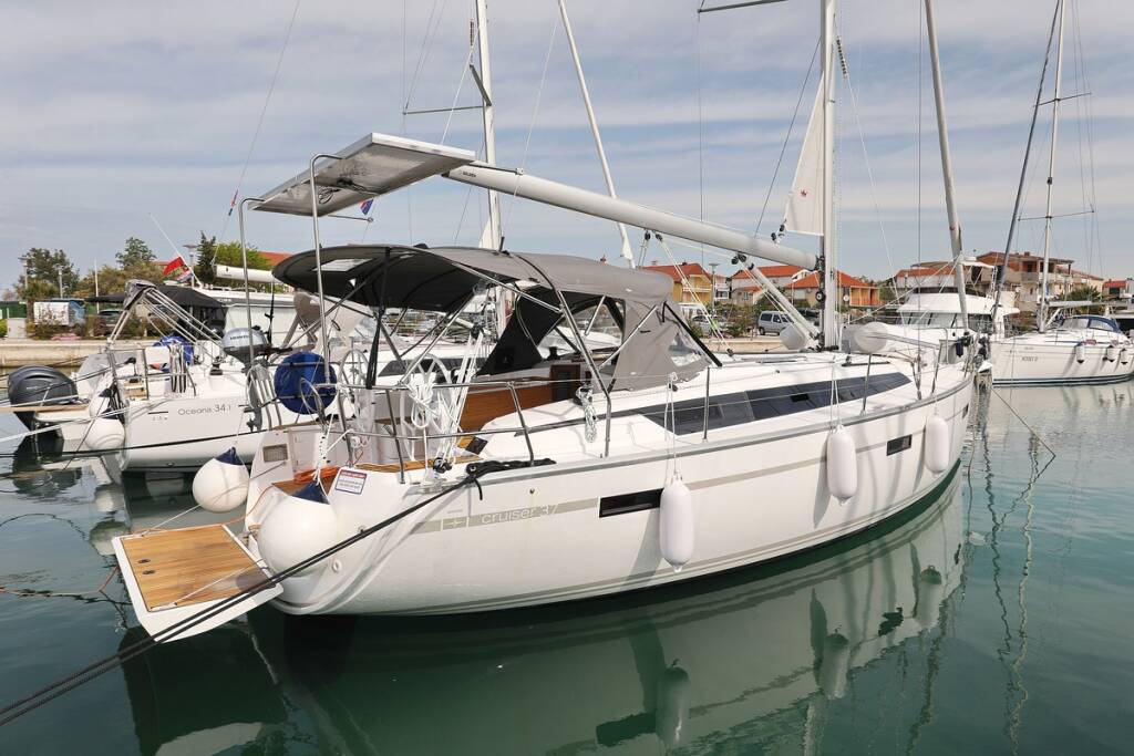 Sailing yacht Bavaria Cruiser 37 aMore