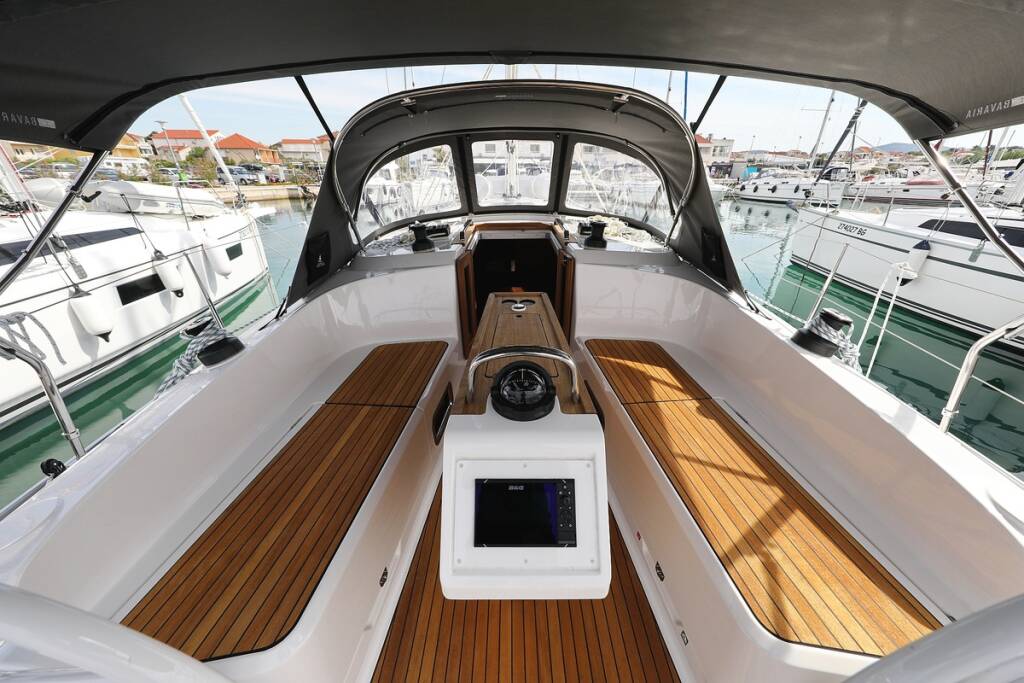 Sailing yacht Bavaria Cruiser 37 aMore