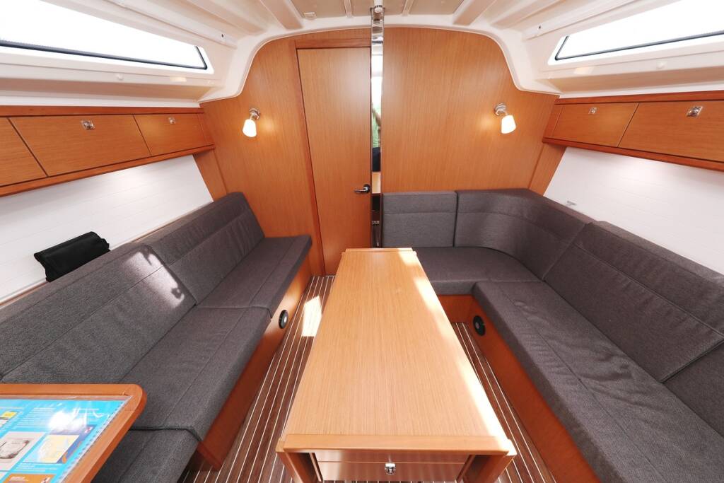 Sailing yacht Bavaria Cruiser 37 aMore
