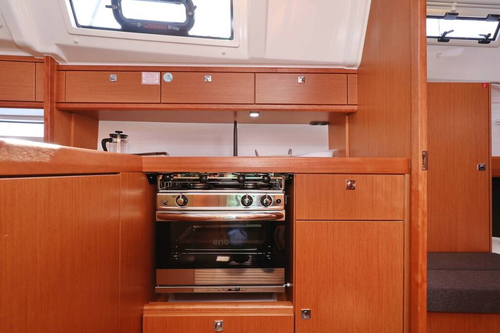 Sailing yacht Bavaria Cruiser 37 aMore