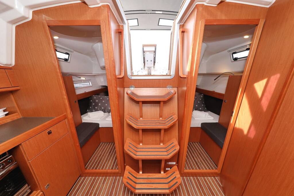 Sailing yacht Bavaria Cruiser 37 aMore