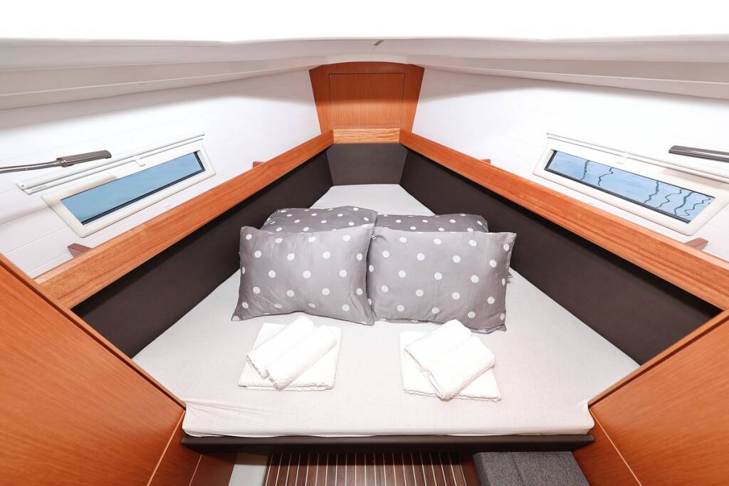 Sailing yacht Bavaria Cruiser 37 aMore