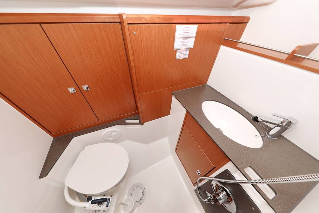 Sailing yacht Bavaria Cruiser 37 aMore