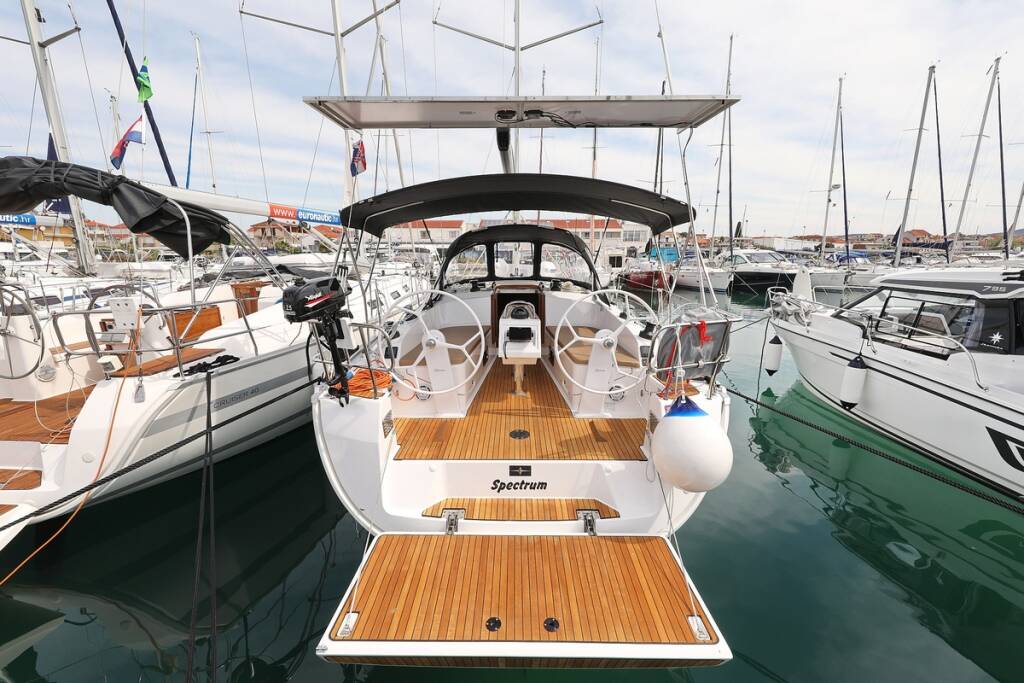 Sailing yacht Bavaria Cruiser 37 Spectrum
