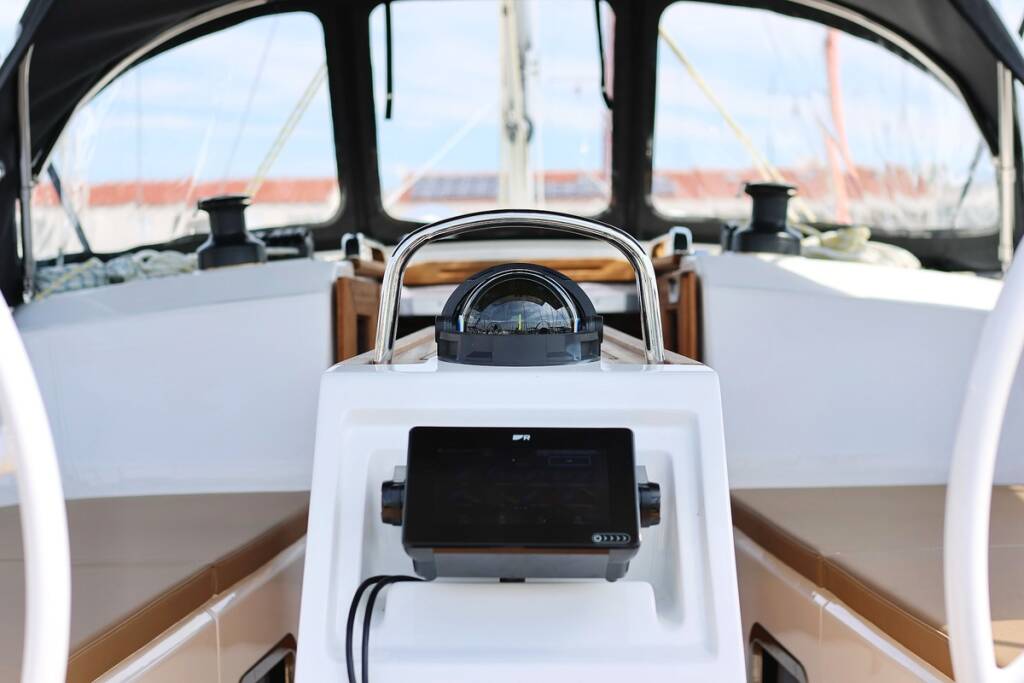 Sailing yacht Bavaria Cruiser 37 Spectrum