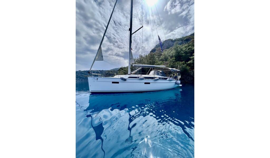 Sailing yacht Bavaria Cruiser 37 Enjoy the Silence