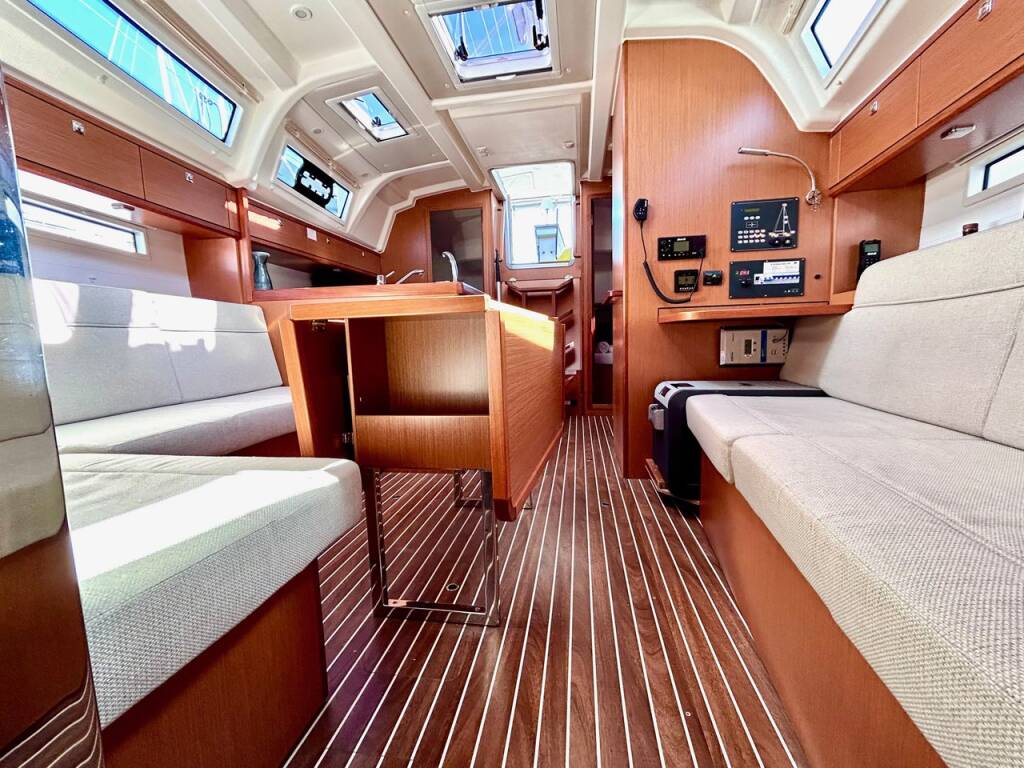 Sailing yacht Bavaria Cruiser 37 Enjoy the Silence