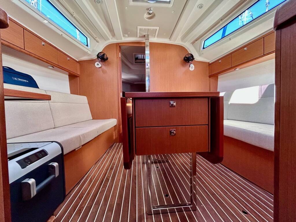 Sailing yacht Bavaria Cruiser 37 Enjoy the Silence