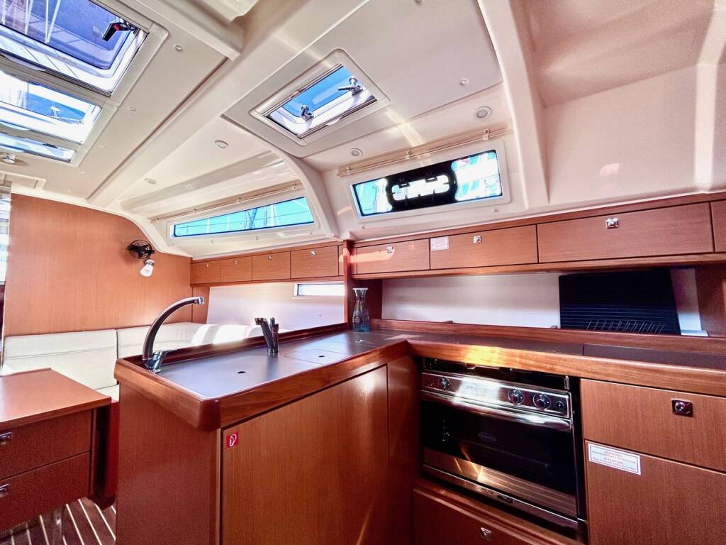 Sailing yacht Bavaria Cruiser 37 Enjoy the Silence