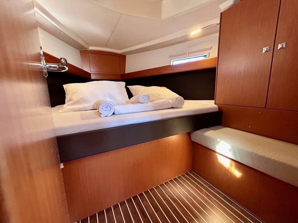 Sailing yacht Bavaria Cruiser 37 Enjoy the Silence
